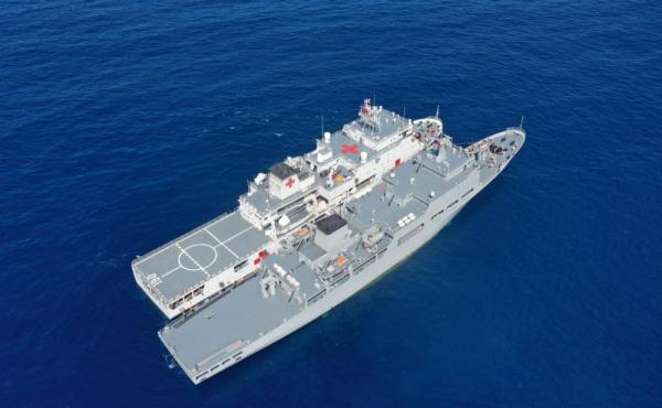 南部战区海军某勤务船大队组织开展海上搜救训练