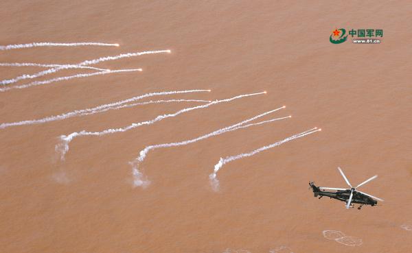 陆航直升机海上实弹射击训练