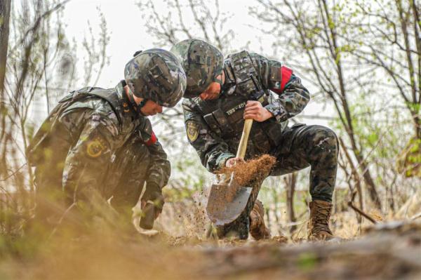 立体打击 梯次后撤：直击武警实战化战术演练