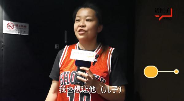 今天凌晨，爆满！上海人的朋友圈刷屏了，平时不熬夜的中年人都冲了：这辈子最不能错过的事