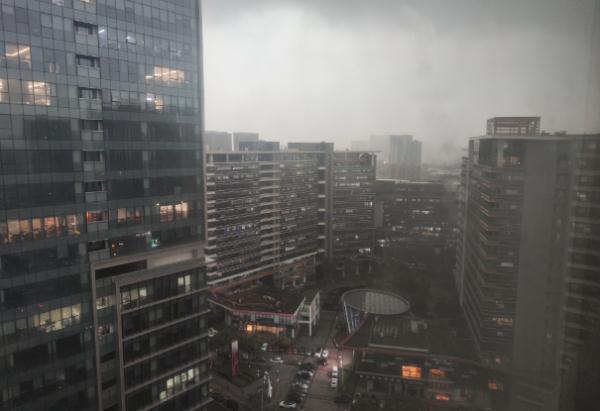 又有两地宣布!广东人入夏:冒汗,但下冰雹 又有两地宣布!广东人入夏:冒汗,但下冰雹