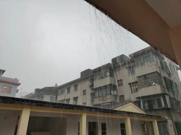 又有两地宣布!广东人入夏:冒汗,但下冰雹 又有两地宣布!广东人入夏:冒汗,但下冰雹