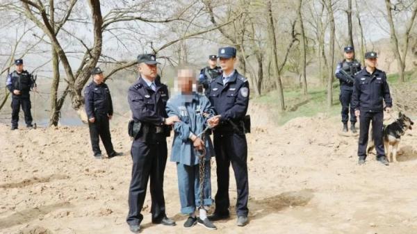 警方破获32年前特大杀人案:男子杀害4人潜逃 警方破获32年前特大杀人案:男子杀害4人潜逃