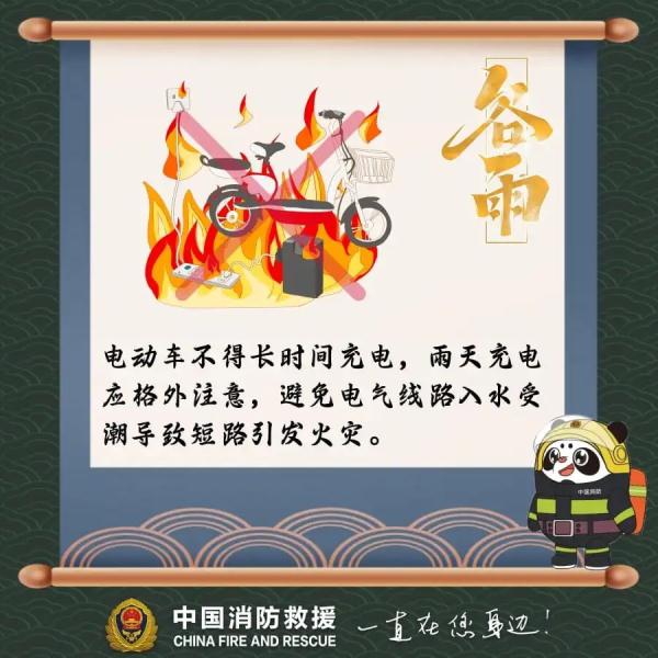 贪玩又出新高度！“熊孩子”头卡课桌