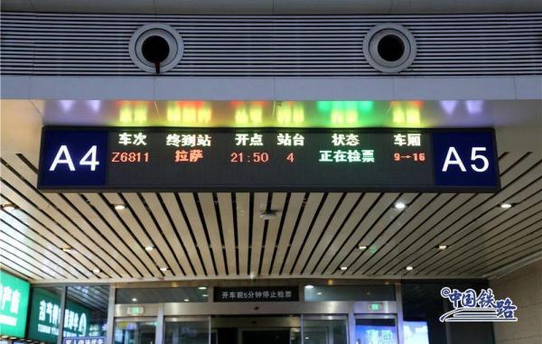 旅客主动帮忙擦玻璃?列车长说出实情…… 旅客主动帮忙擦玻璃?列车长说出实情……