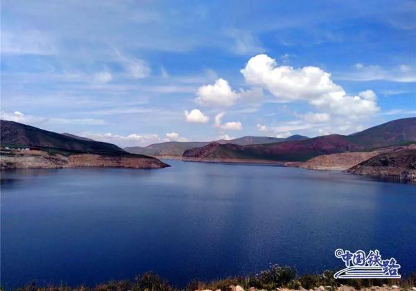 旅客主动帮忙擦玻璃?列车长说出实情…… 旅客主动帮忙擦玻璃?列车长说出实情……