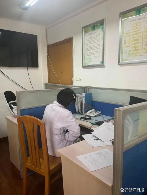 19年，22万个求助电话