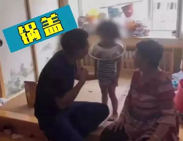 贪玩又出新高度！“熊孩子”头卡课桌