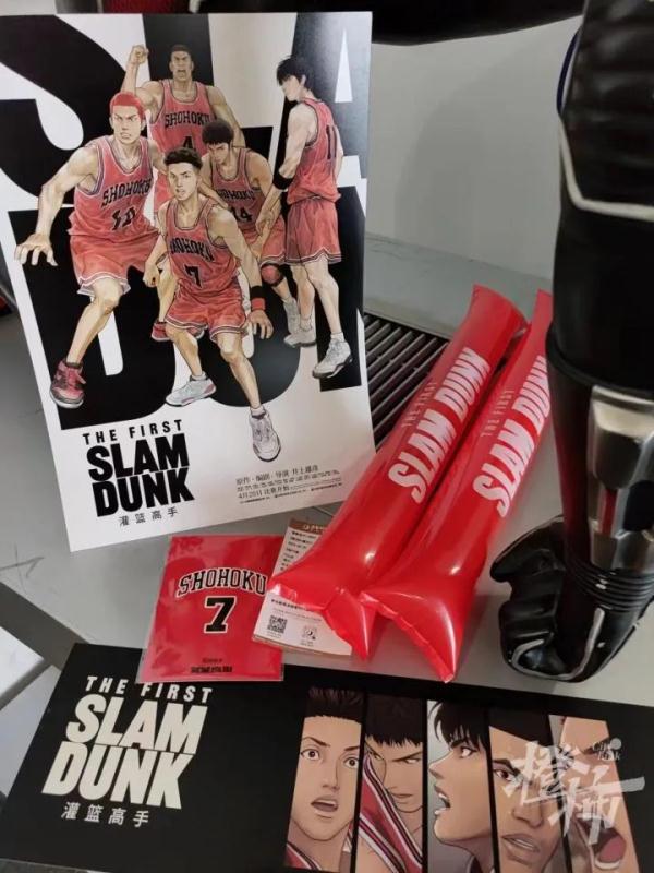 今天凌晨，爆满！上海人的朋友圈刷屏了，平时不熬夜的中年人都冲了：这辈子最不能错过的事