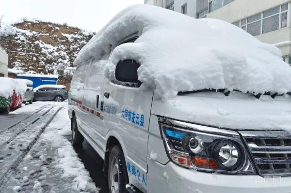 山西突降暴雪，多地积雪超20厘米！暴雪黄色预警已拉响！