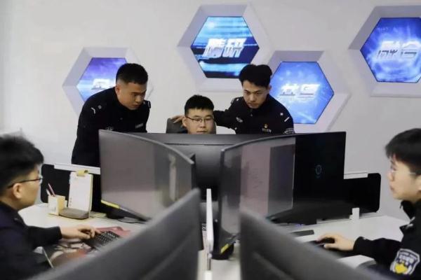 直播“逃单”不成反辱骂女网友，拘！