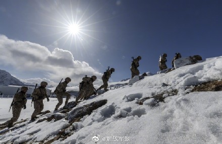 致敬!他们守卫着世界上海拔最高的国门 致敬!他们守卫着世界上海拔最高的国门