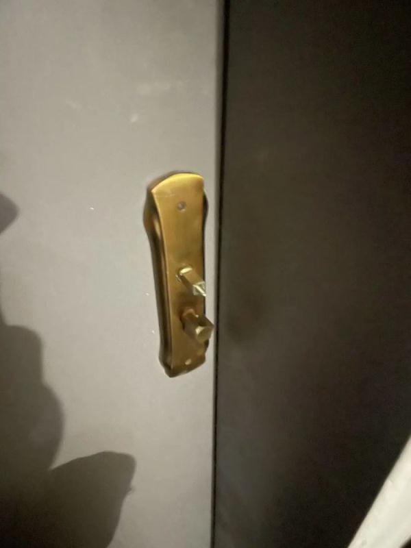 “电影都不带这么拍！”女子电梯里遭遇惊魂一幕