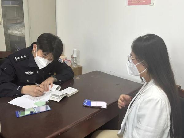 孩子把身体探出天窗你不管？交警的处罚来了！
