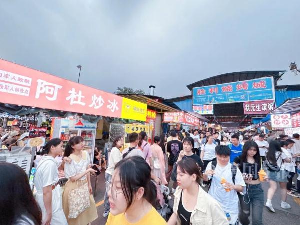 人人人人人！柳州特色美食点人潮涌动，游客们说→