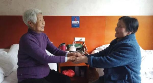 凌晨3点，92岁奶奶大闹街坊…