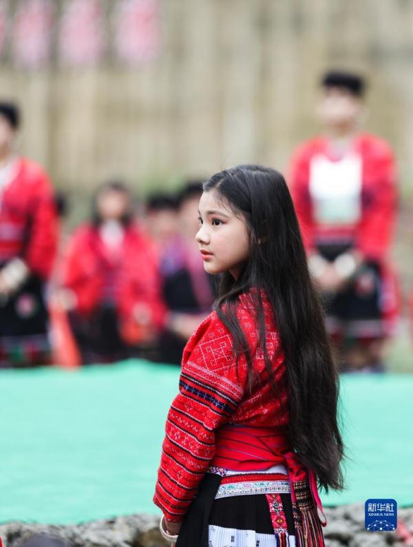 广西龙胜:红瑶“长发节” 欢庆“三月三” 广西龙胜:红瑶“长发节” 欢庆“三月三”