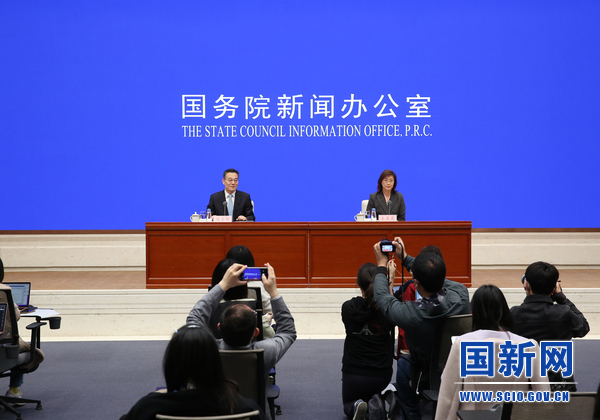 一季度人民币汇率双向波动小幅升值 企业要树立汇率风险中性理念