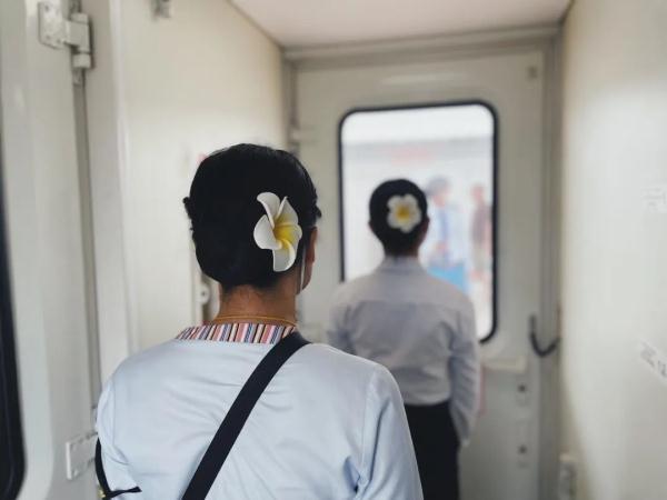 在老挝坐火车通勤，是什么体验？
