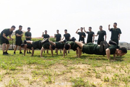 竞技式体能训练,一起看! 竞技式体能训练,一起看!