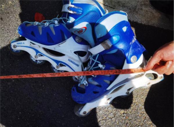 9岁男孩在闹市玩滑轮，被弹飞8米，是谁害了他？