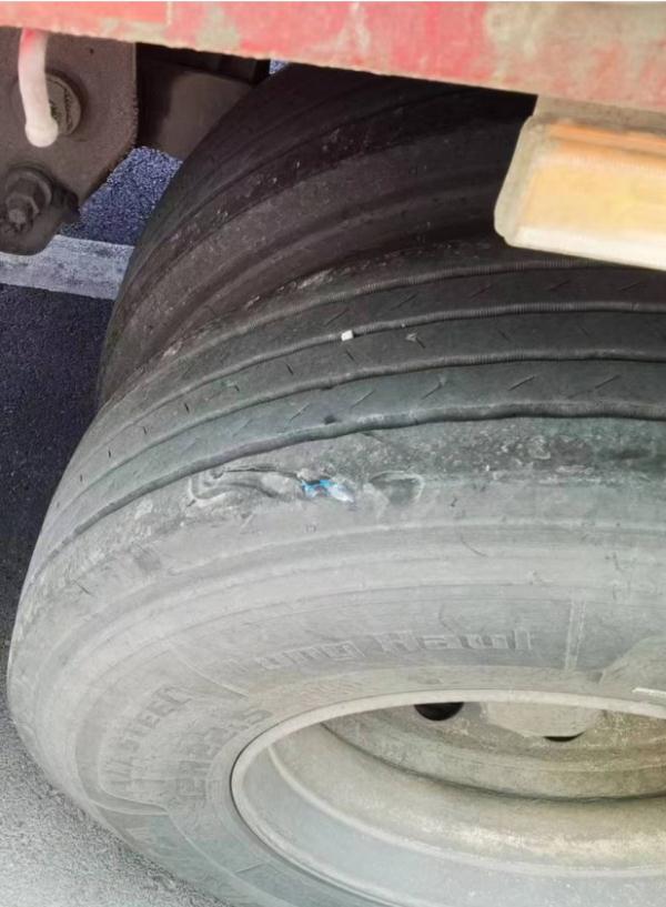 9岁男孩在闹市玩滑轮，被弹飞8米，是谁害了他？