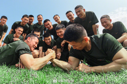 竞技式体能训练,一起看! 竞技式体能训练,一起看!