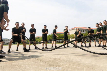 竞技式体能训练,一起看! 竞技式体能训练,一起看!