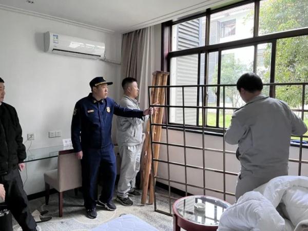 防盗窗≠安全！ 这样的“夺命网”你身边还有吗？