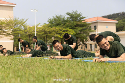 竞技式体能训练,一起看! 竞技式体能训练,一起看!