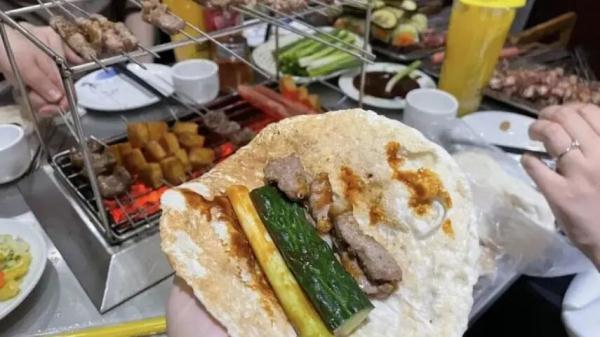 淄博烧烤小饼遭疯抢 老板忙到暴瘦20斤 淄博烧烤小饼遭疯抢 老板忙到暴瘦20斤