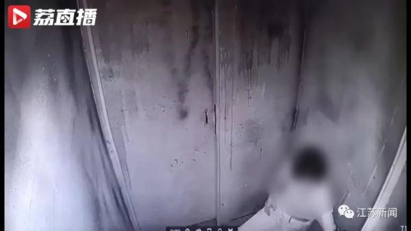 15岁女生玩密室逃脱致手掌骨骨折!家人把商家告上了法庭 15岁女生玩密室逃脱致手掌骨骨折!家人把商家告上了法庭