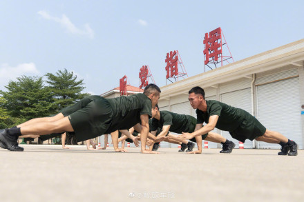 竞技式体能训练,一起看! 竞技式体能训练,一起看!