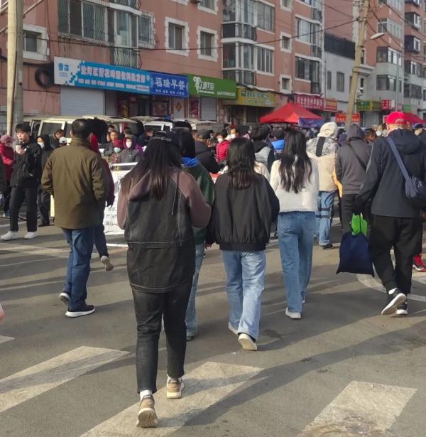 早八不行早市可以！大学生们在沈阳赶早市！爆火！