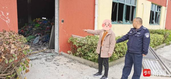 女子为发泄情绪,竟一把火烧了公司仓库 女子为发泄情绪,竟一把火烧了公司仓库