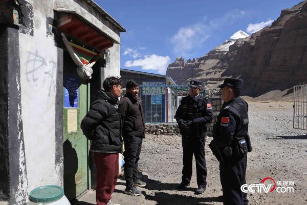 冈仁波齐脚下的派出所：最多一天救援上百人，所长电话被写进旅游攻略