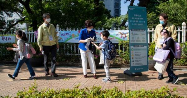 学龄人口减少 韩国拟削减中小学教师招聘规模 学龄人口减少 韩国拟削减中小学教师招聘规模