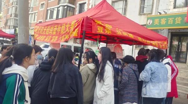 早八不行早市可以！大学生们在沈阳赶早市！爆火！