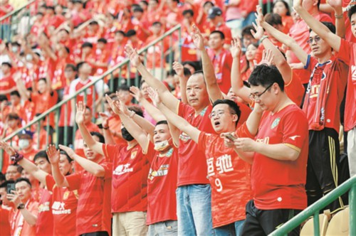 广州队刮起“青春风暴”