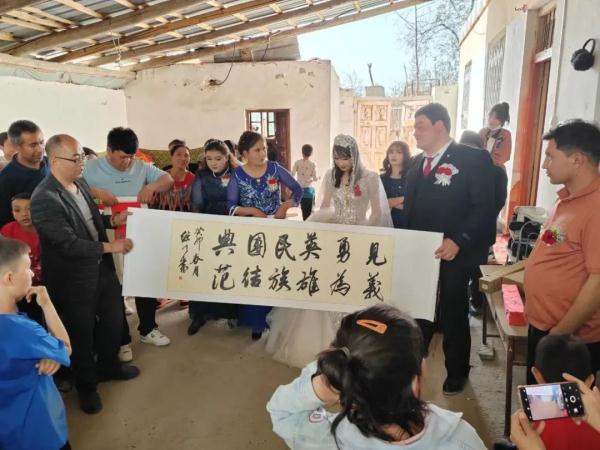 全网祝福！两天救下3人的小伙结婚了