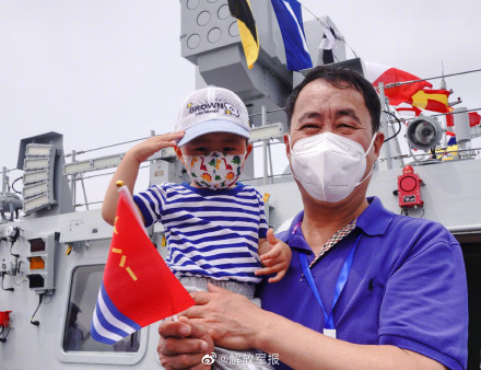 “八一勋章”获得者麦贤得再登军舰！共同见证人民海军发展