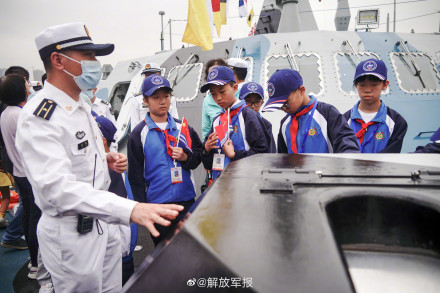 “八一勋章”获得者麦贤得再登军舰！共同见证人民海军发展