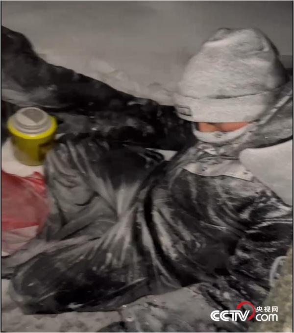 冈仁波齐脚下的派出所：最多一天救援上百人，所长电话被写进旅游攻略