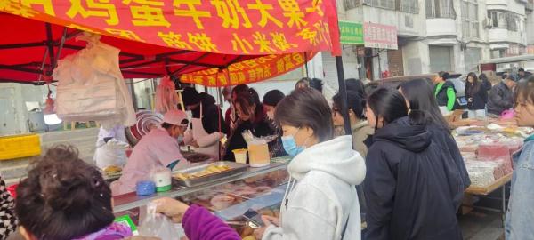 早八不行早市可以！大学生们在沈阳赶早市！爆火！