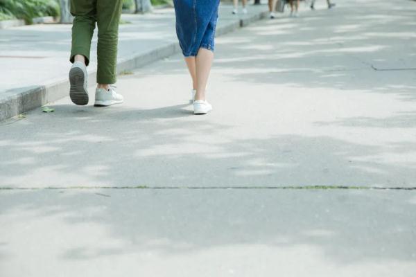 别总盯着每天走了多少步，走路速度达到这个标准，才能越走越长寿