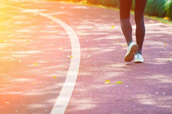 别总盯着每天走了多少步，走路速度达到这个标准，才能越走越长寿