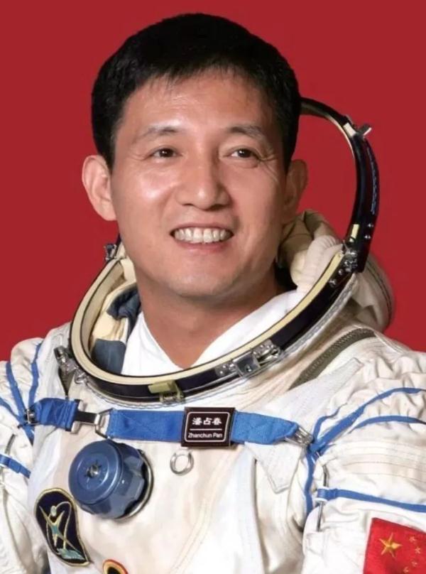 直到退役也未曾飞天！航天英雄该有他们的名字