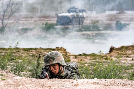 海军陆战队，野外驻训磨利刃！