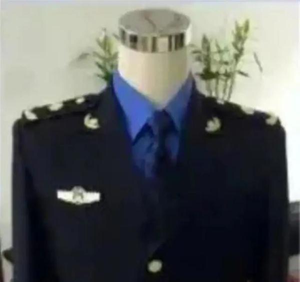 城管制服每套4500多元受质疑，服装公司：差点赔本；城管局：合法合规