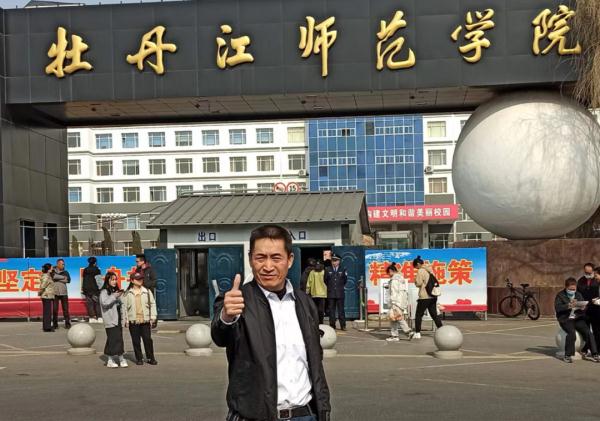 点赞！大庆51岁大叔考研上岸！网友：自愧不如～